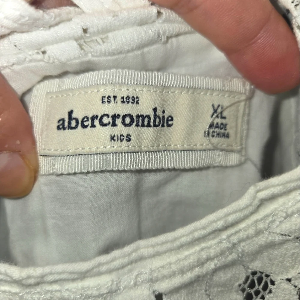***Abercrombie Kids White Lace Blouse - Picture 4 of 7